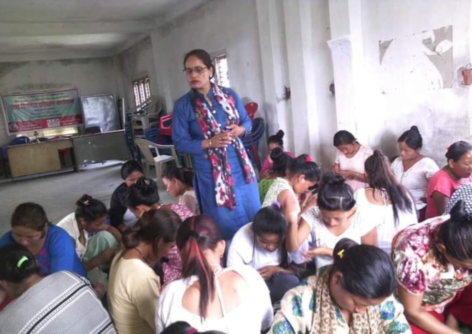 गाउँको हस्तकलाबाट सयौं महिलालाई रोजगारी
