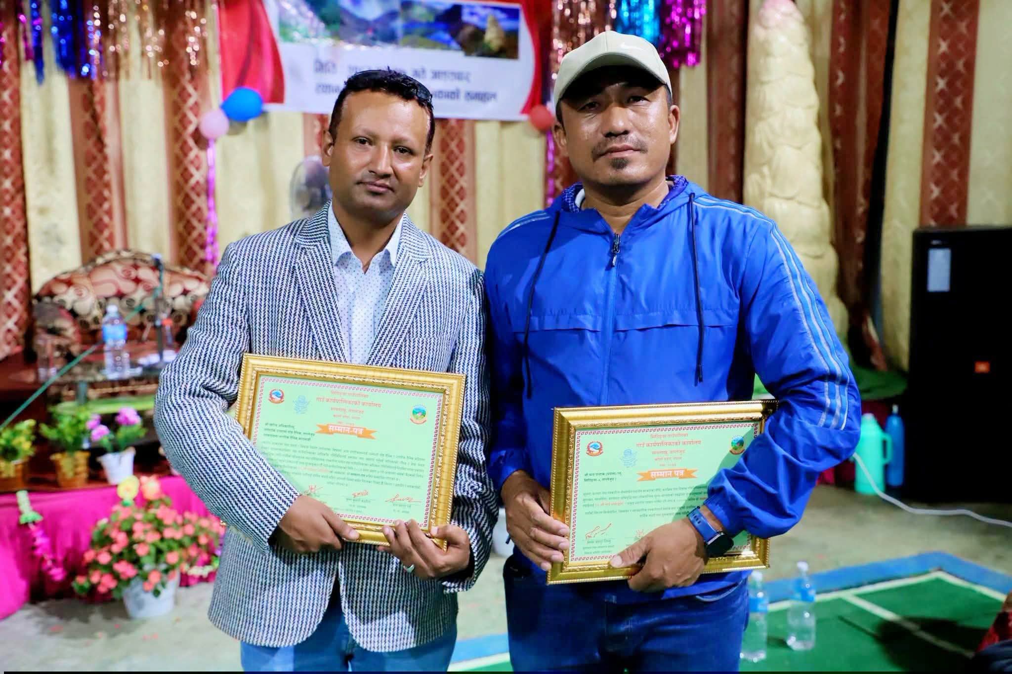 स्थानीय विकासमा सञ्चारको योगदानको सम्मान, उज्यालो पोष्टका दुई जना पुरस्कृत