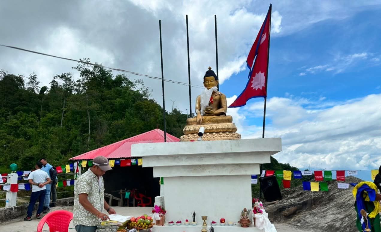 फुङलिङ–८ को चारपाटेमा बुद्ध प्रतिमाको अनावरण