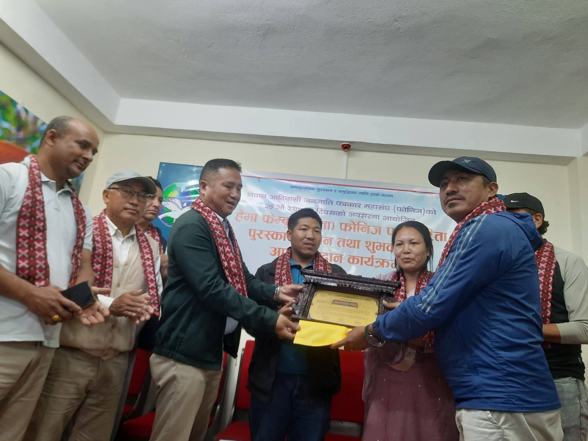 फोनिजको २७ औँ स्थापना दिवसमा पत्रकार चन्द्रबहादुर पन्दाक पुरस्कृत