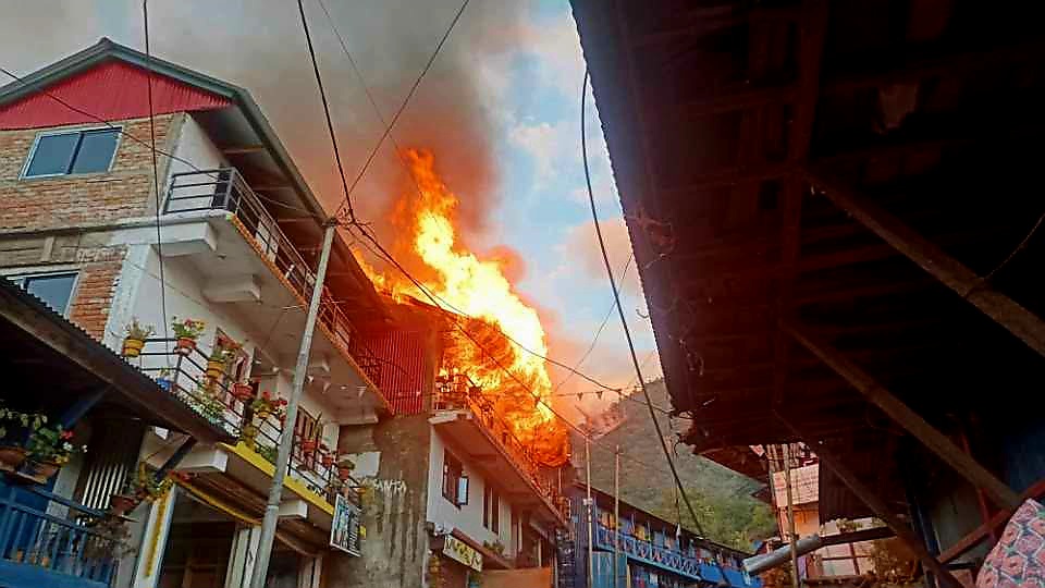 सिदिङ्वाको भन्ज्याङ बजारमा भीषण आगलागी, ५० लाखभन्दा बढीको क्षति