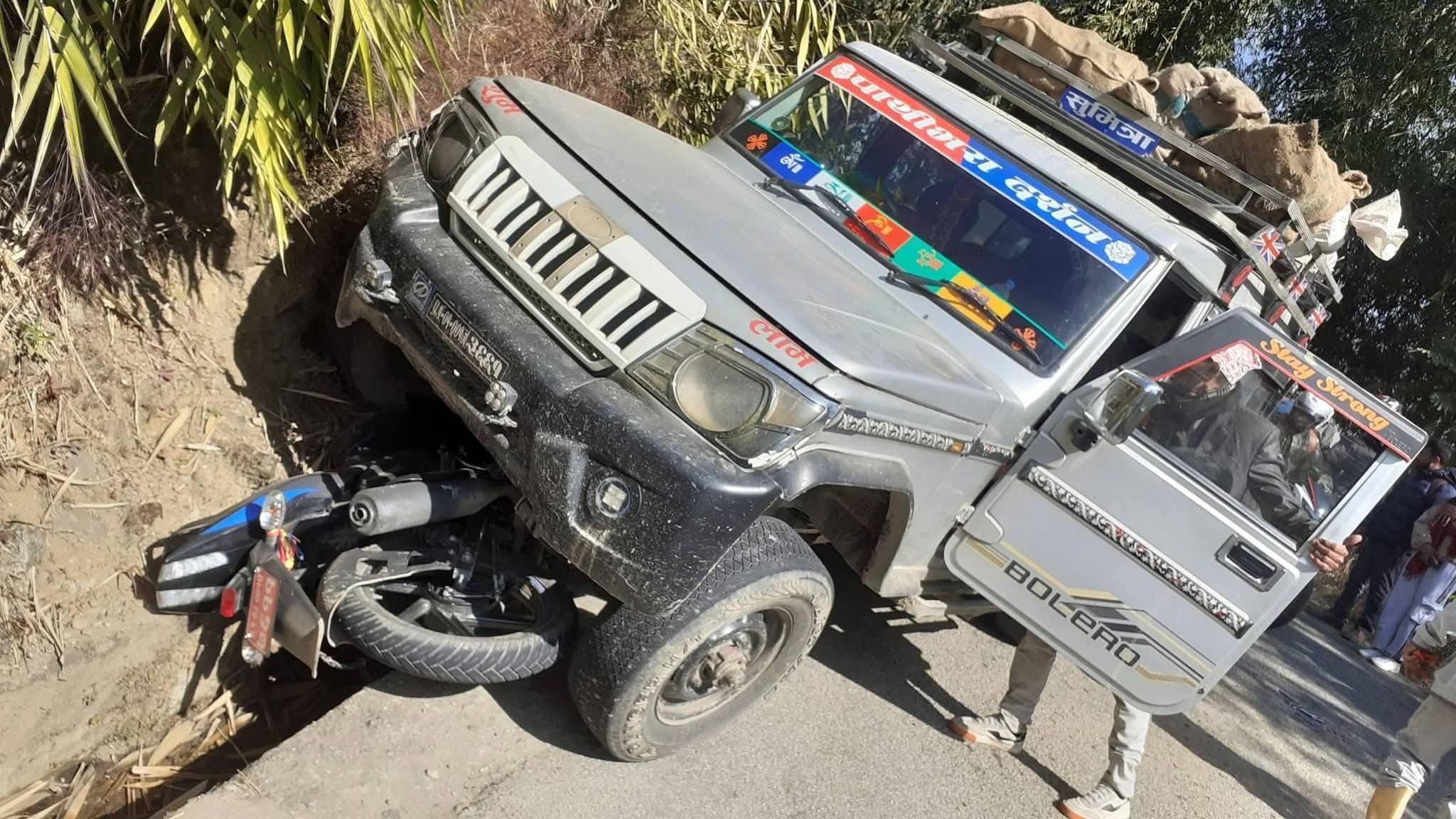 🚨 ब्रेकिङ न्यूज 🚨:इलाम नेपालटारमा सवारी दुर्घटना, ताप्लेजुङका दुई जना घाइते