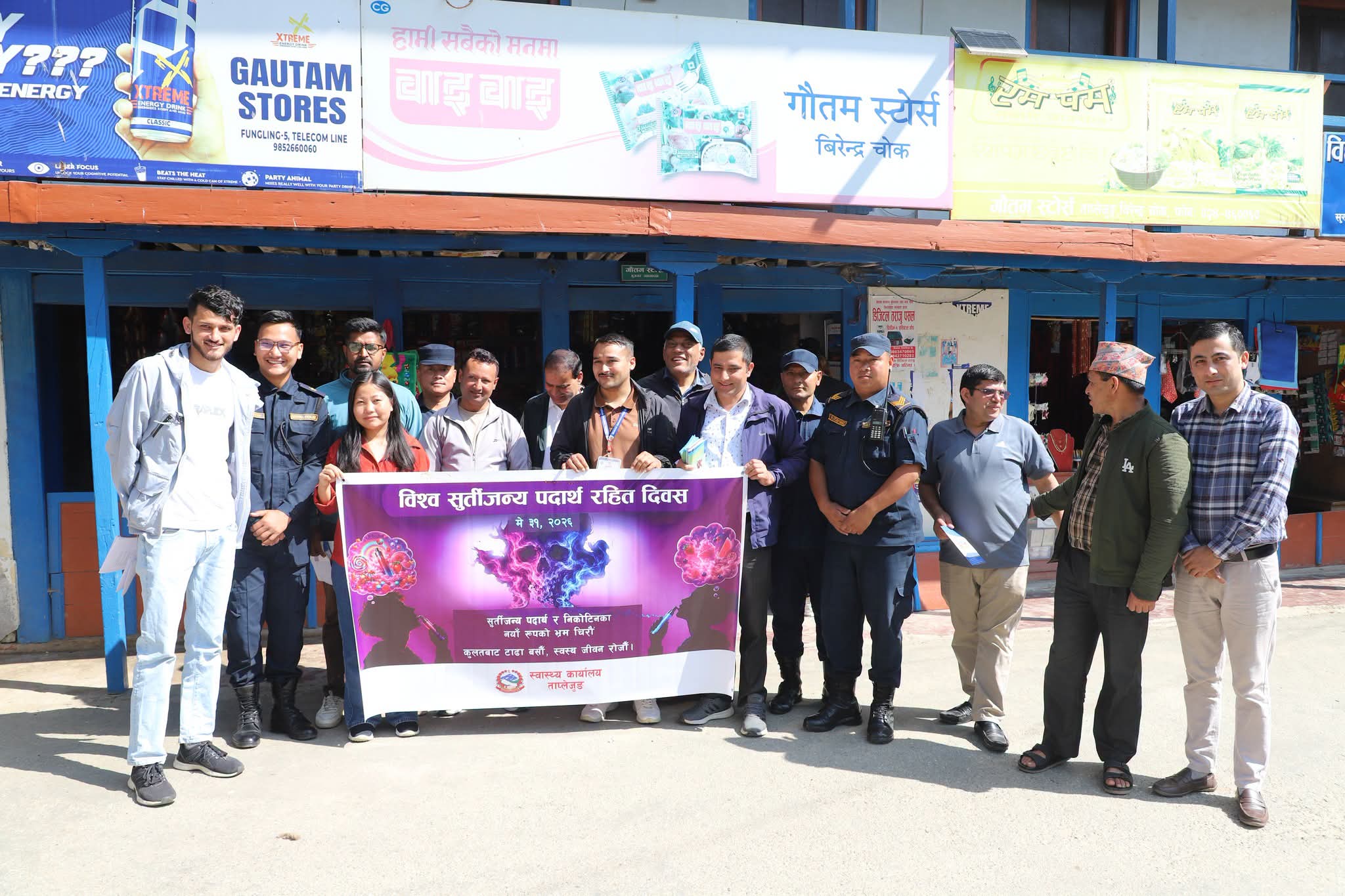 फुङलिङमा सुर्तिजन्य पदार्थ तथा मदिराका विज्ञापन बोर्ड हटाइँदै