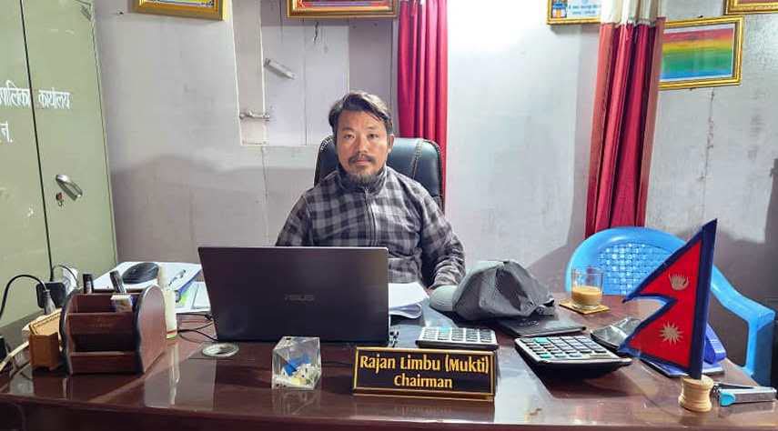अध्यक्ष लिम्बूद्वारा मासिक पारिश्रमिक अभिभावकविहीन तथा विपन्न बालबालिकाको शिक्षाका लागि समर्पण